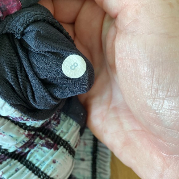 Lululemon Speed Up Shorts. Black/Maroon. 8 - Picture 5 of 6